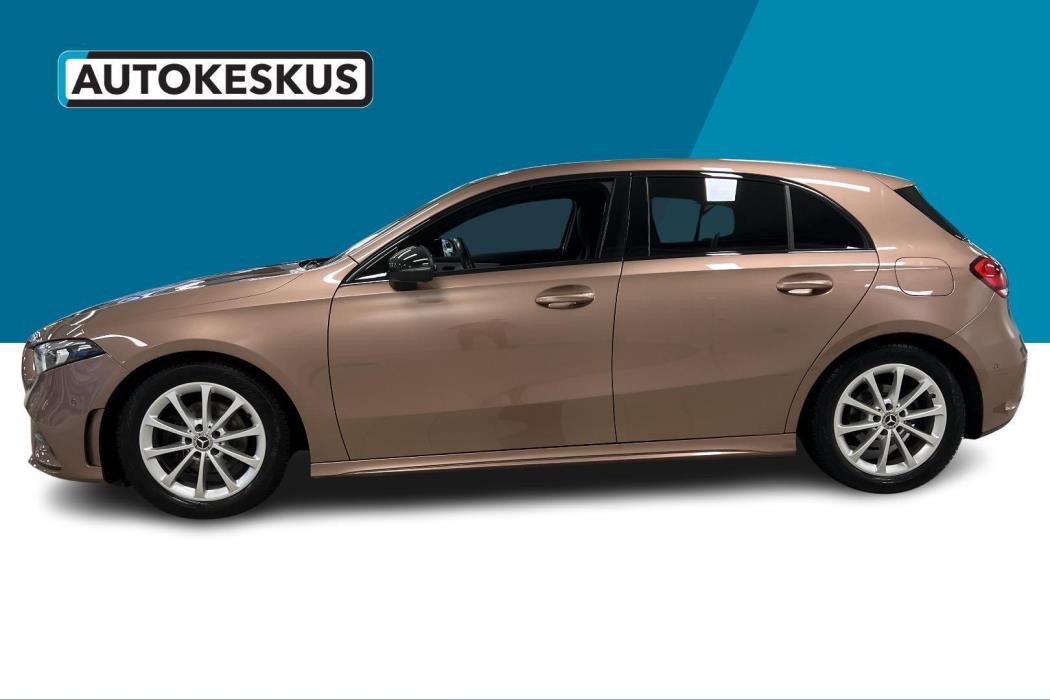 MERCEDES-BENZ A 2022