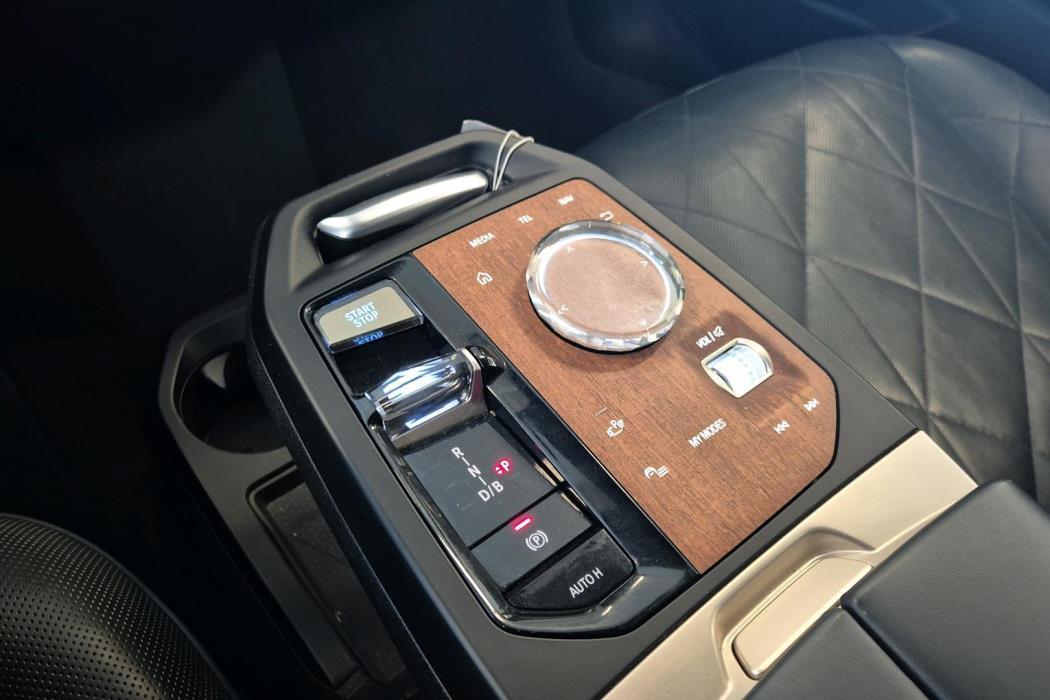 BMW IX 2022