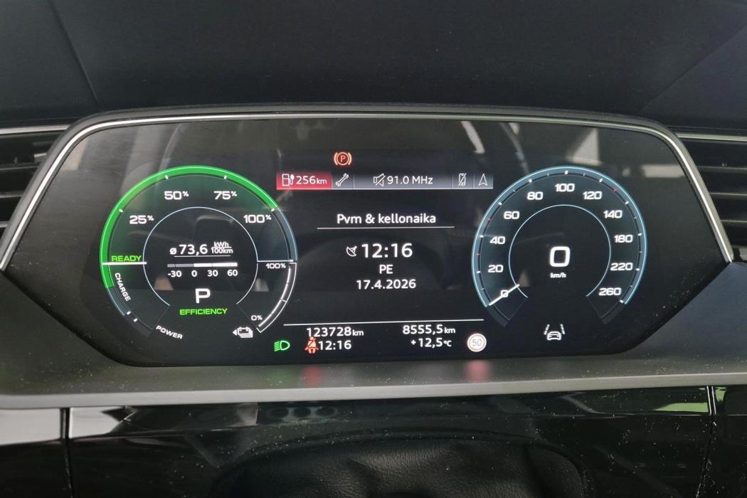 AUDI E-TRON 2021