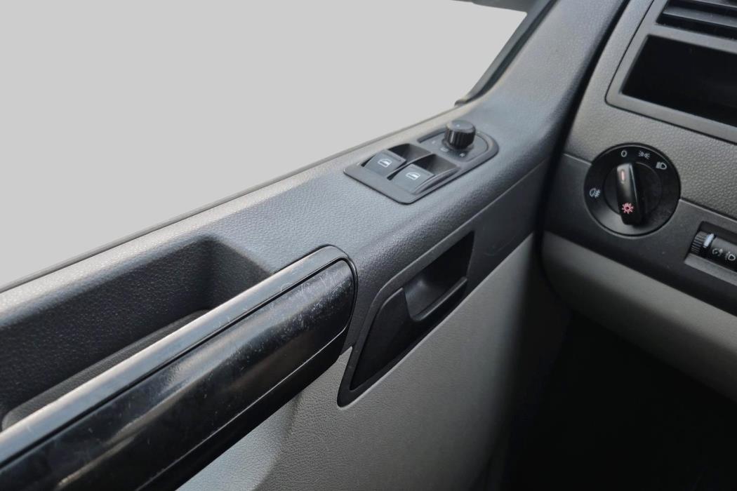 VOLKSWAGEN Transporter 2013