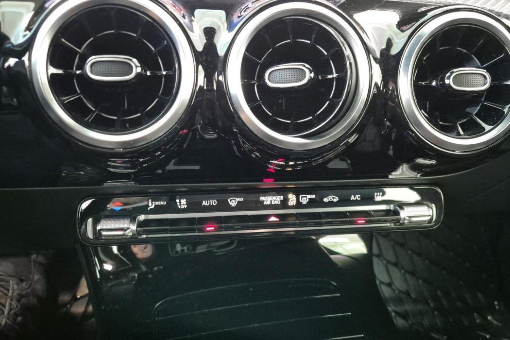 MERCEDES-BENZ A 2021