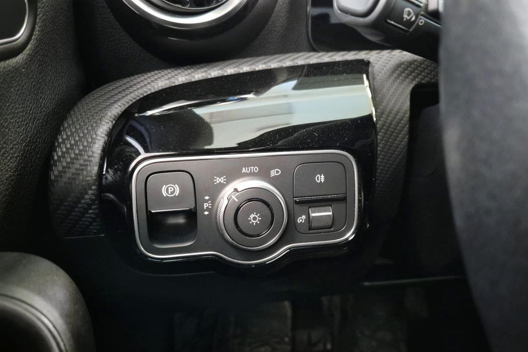 MERCEDES-BENZ A 2021