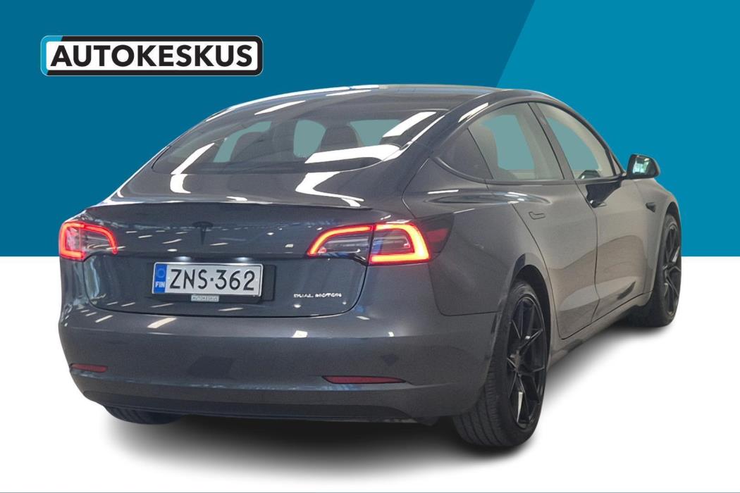 TESLA Model 3 2021