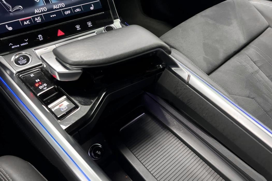 AUDI e-tron 2022
