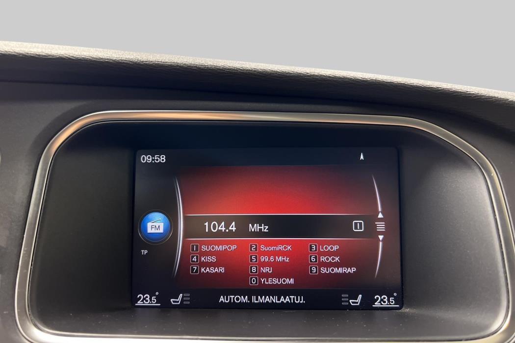 VOLVO V40 2017