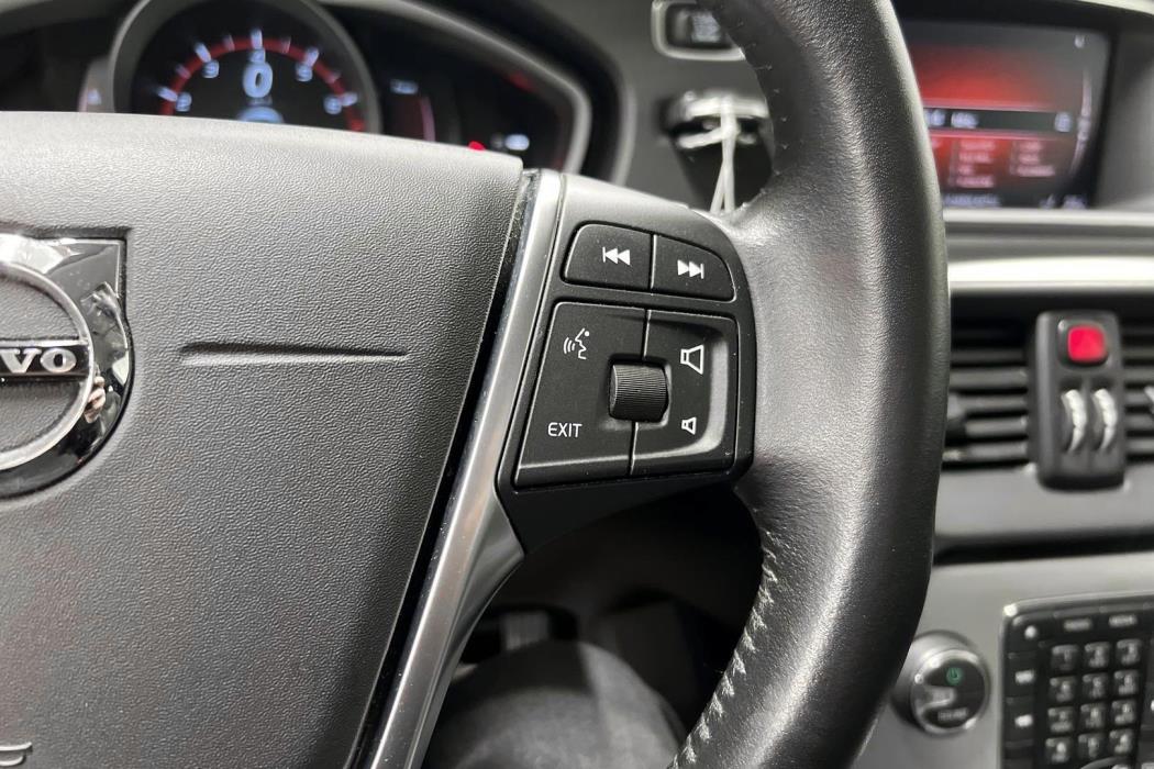 VOLVO V40 2017