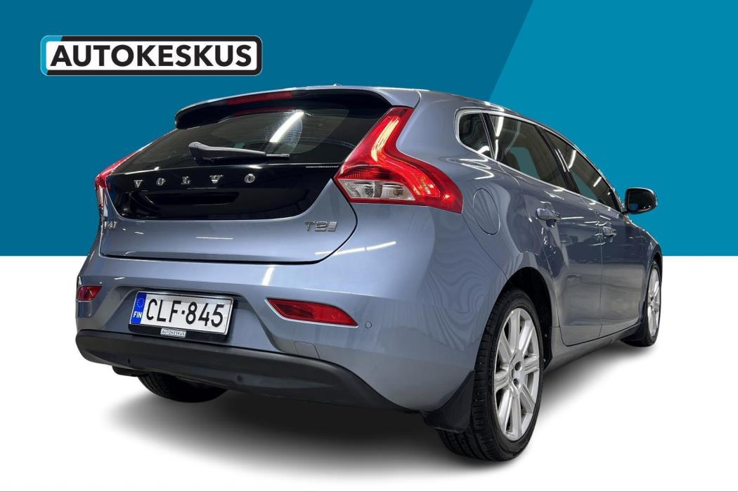 VOLVO V40 2017