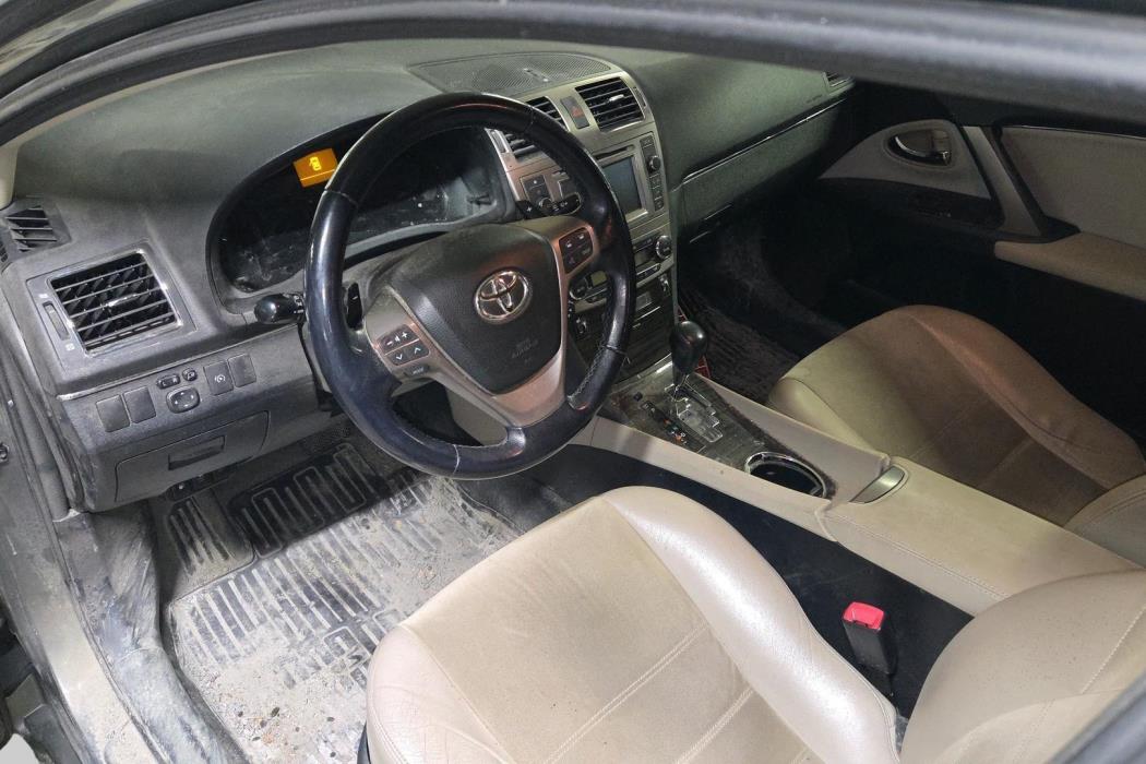 TOYOTA Avensis 2012