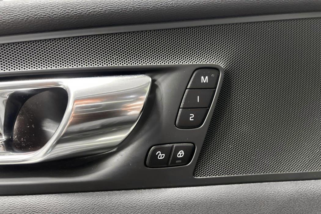 VOLVO XC60 2020