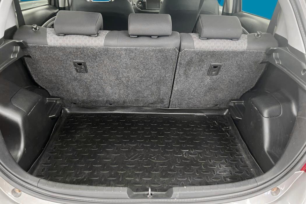TOYOTA Yaris 2015