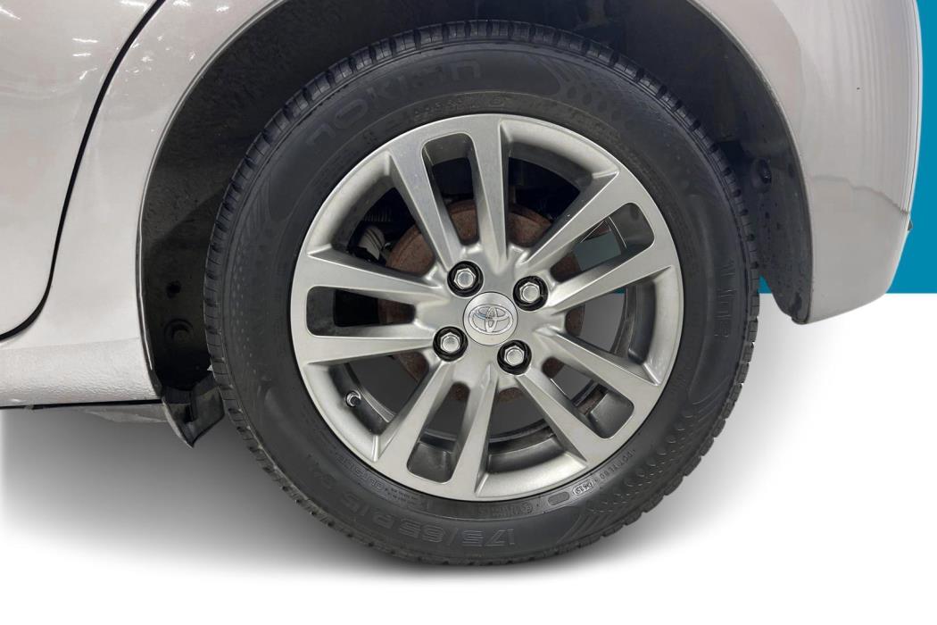 TOYOTA Yaris 2015