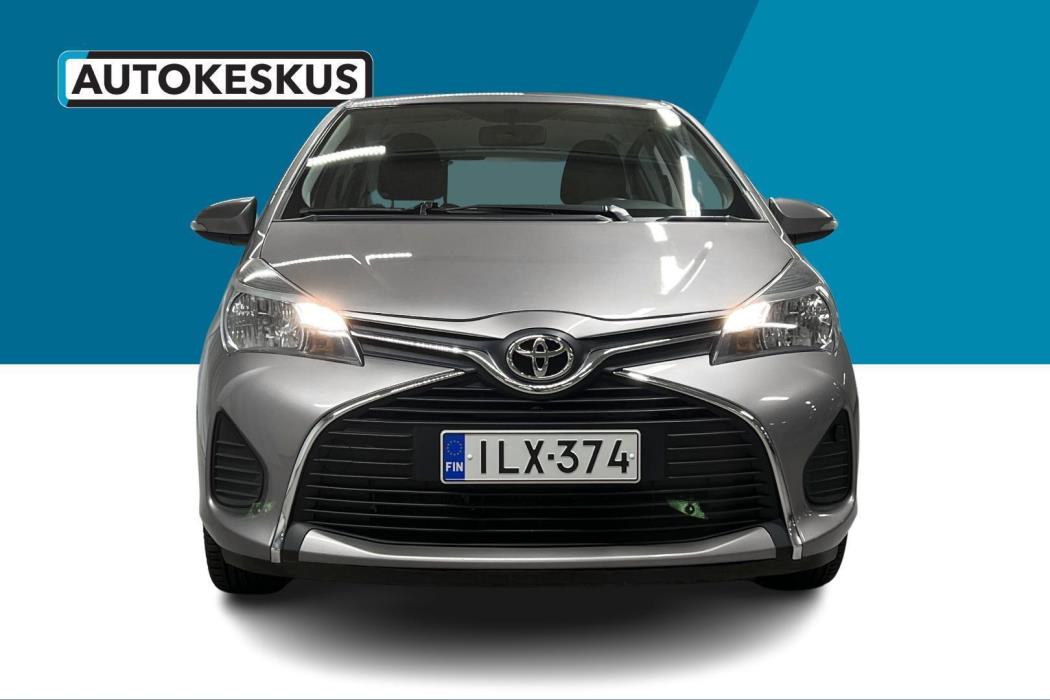 TOYOTA Yaris 2015