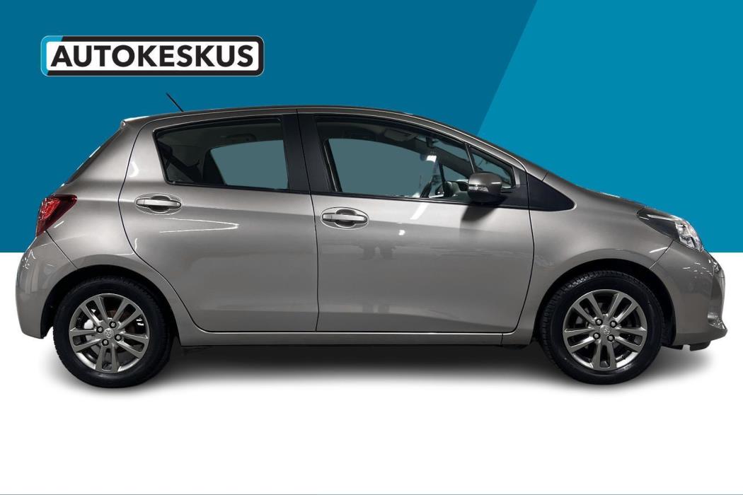 TOYOTA Yaris 2015