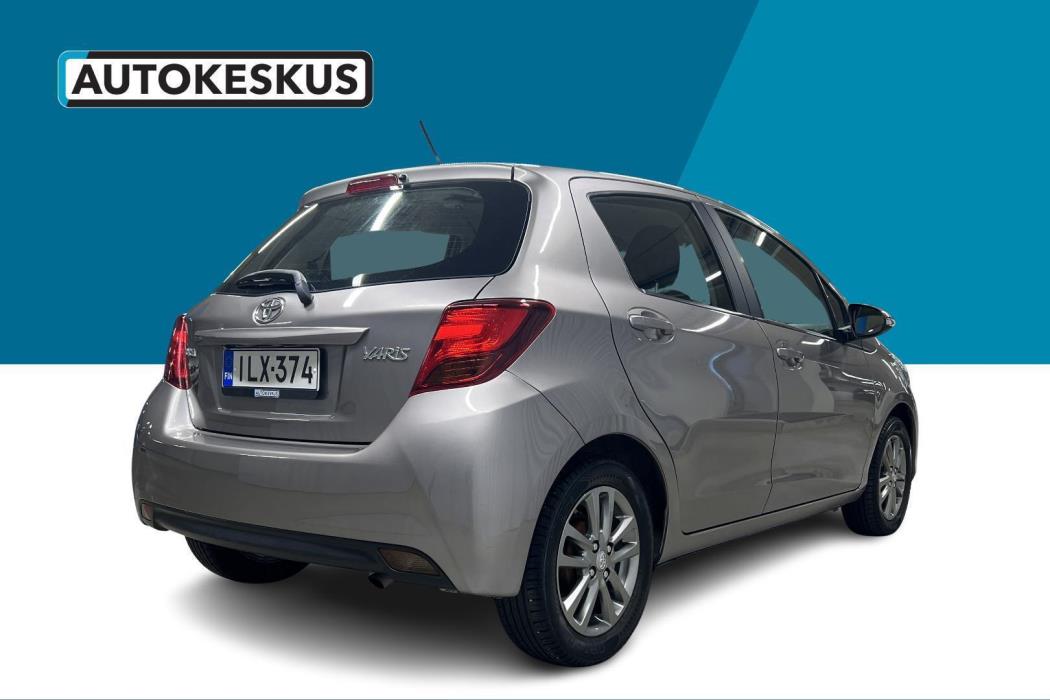 TOYOTA Yaris 2015