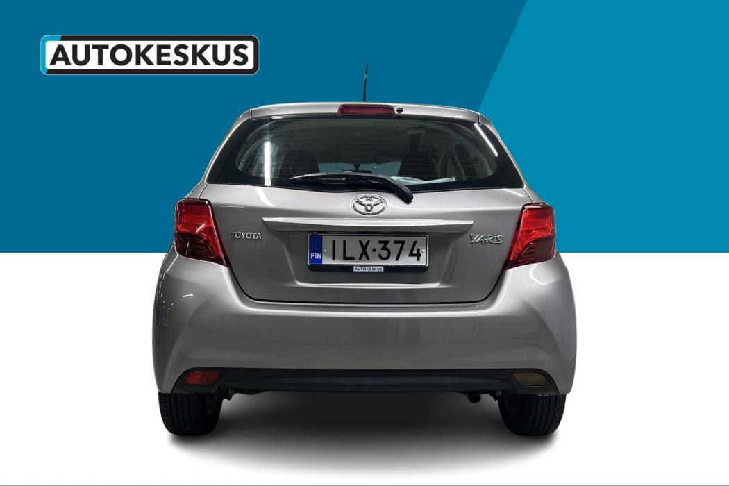 TOYOTA Yaris 2015