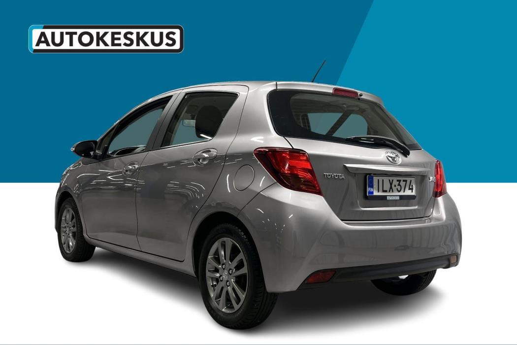 TOYOTA Yaris 2015