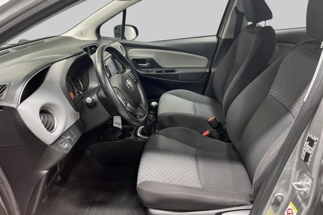 TOYOTA Yaris 2015