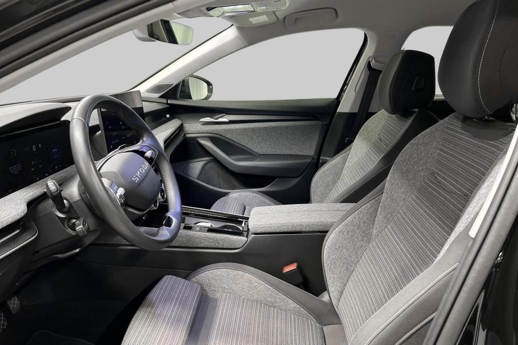 SKODA Superb 2025