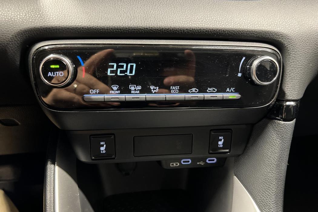 TOYOTA Yaris 2025
