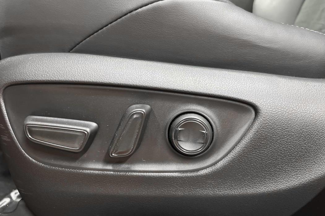 TOYOTA RAV4 PLUG-IN 2024