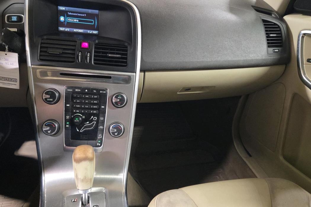 VOLVO XC60 2012