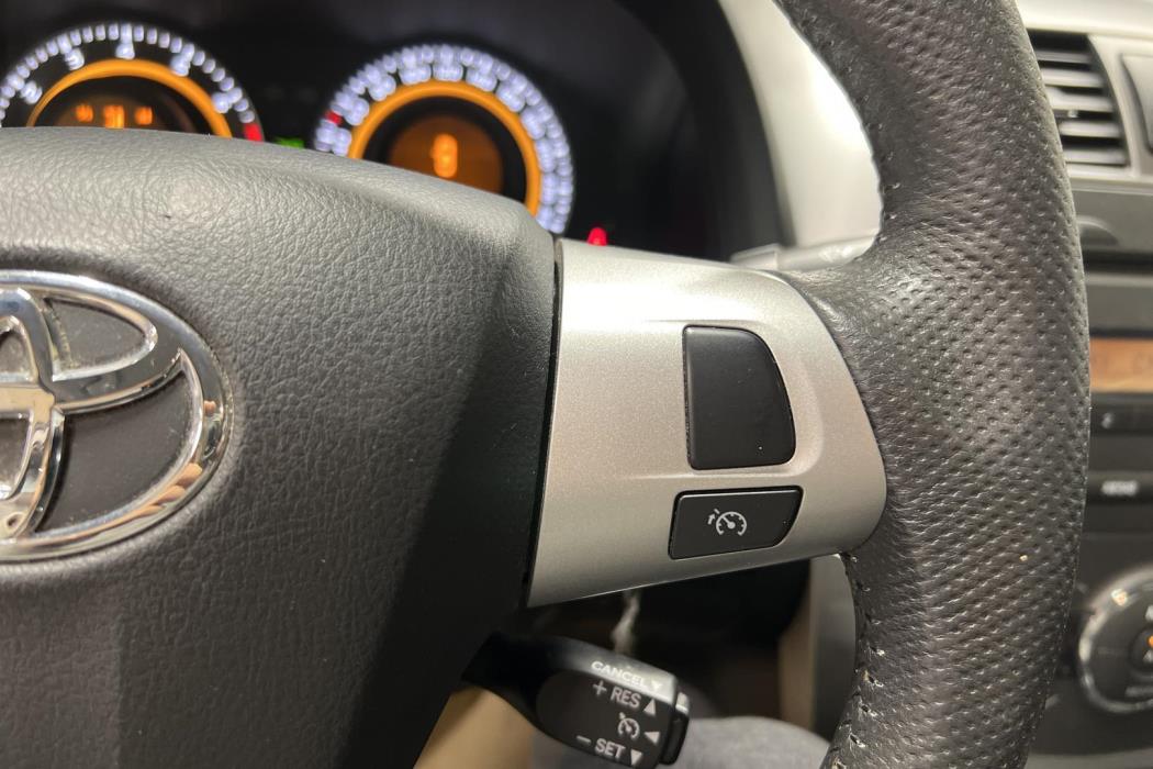 TOYOTA Corolla 2012