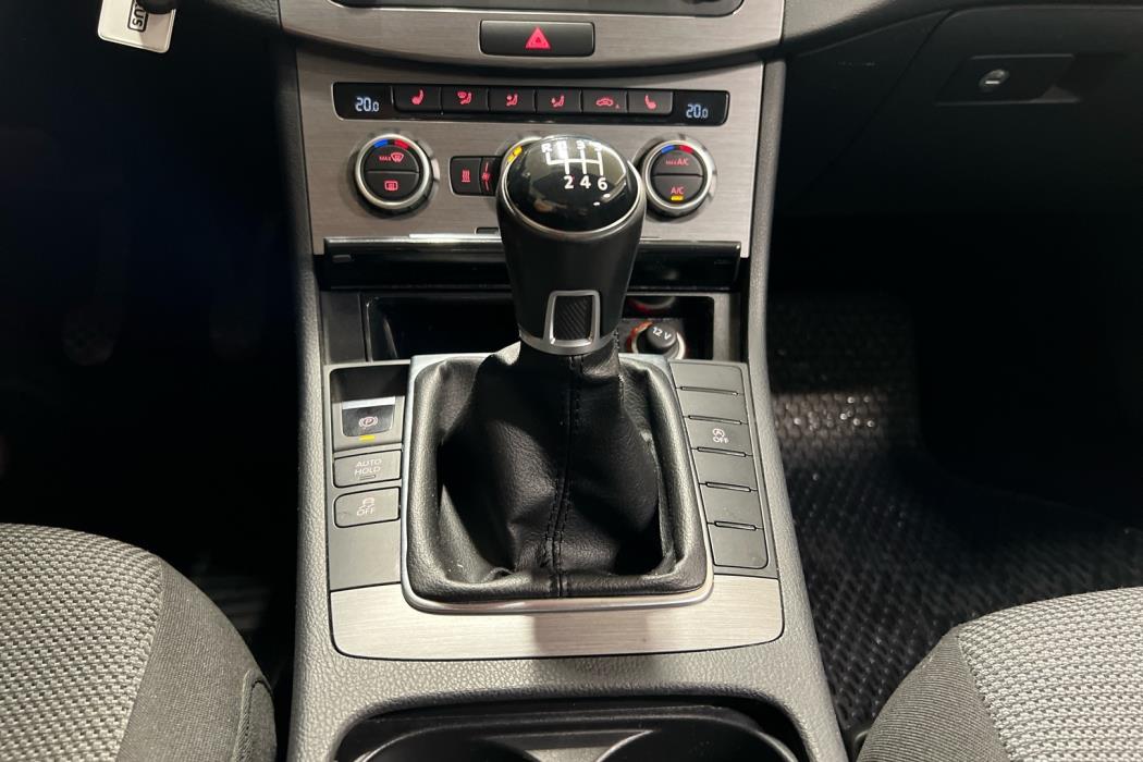 VOLKSWAGEN Passat 2013