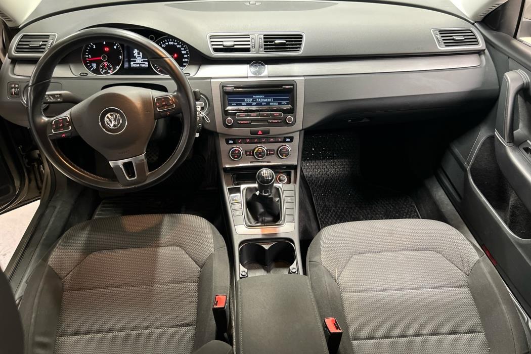 VOLKSWAGEN Passat 2013
