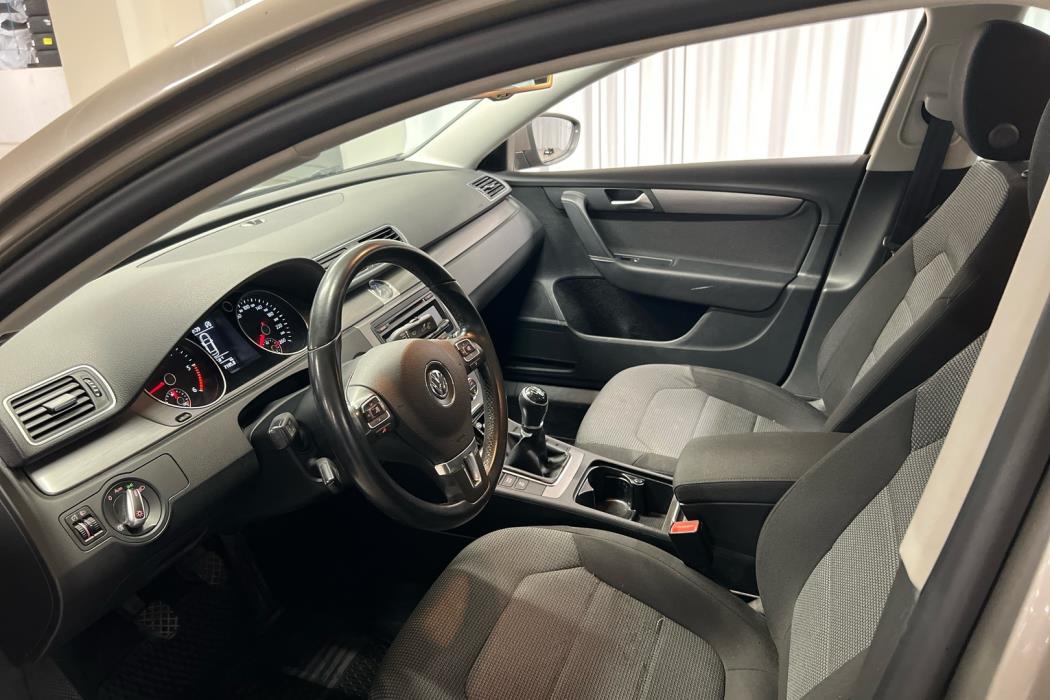 VOLKSWAGEN Passat 2013