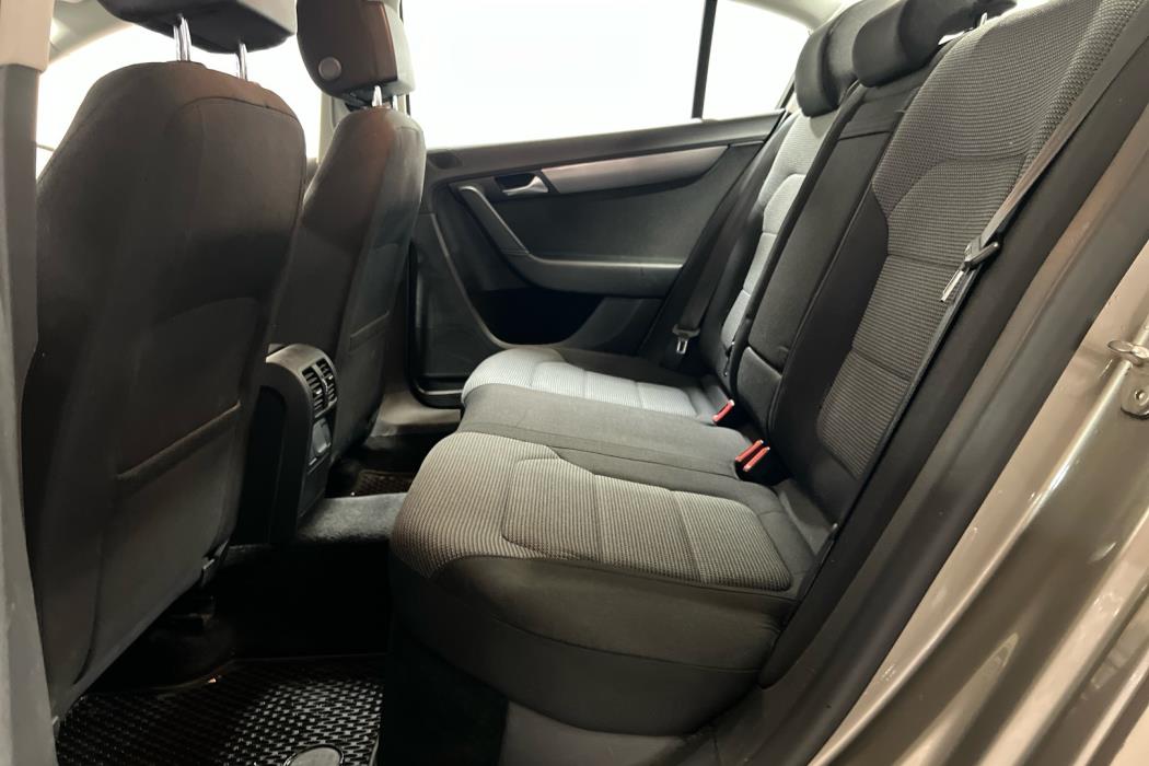 VOLKSWAGEN Passat 2013