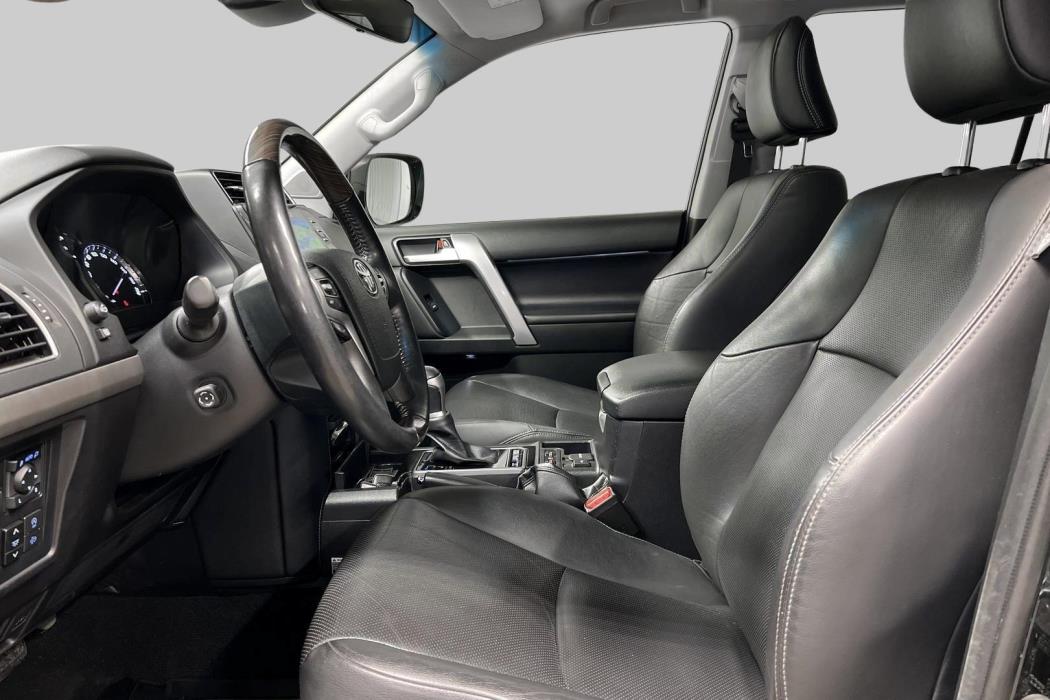 TOYOTA Land Cruiser 2021