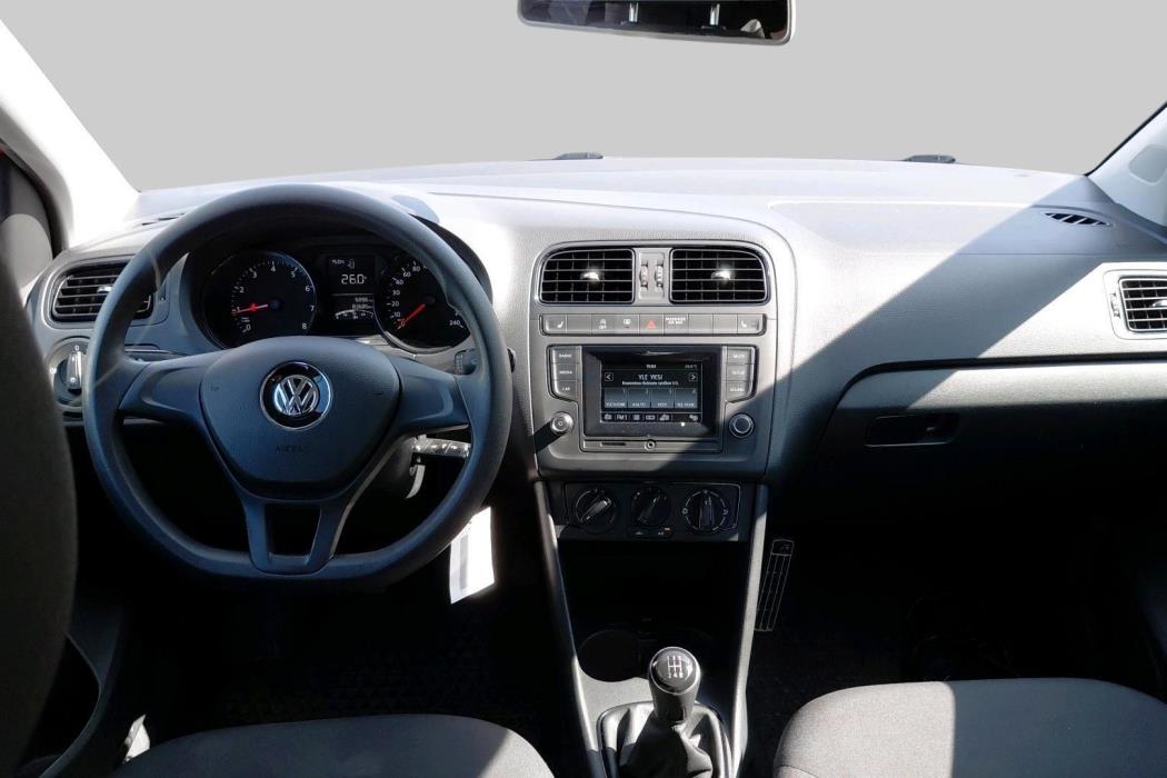 VOLKSWAGEN Polo 2015