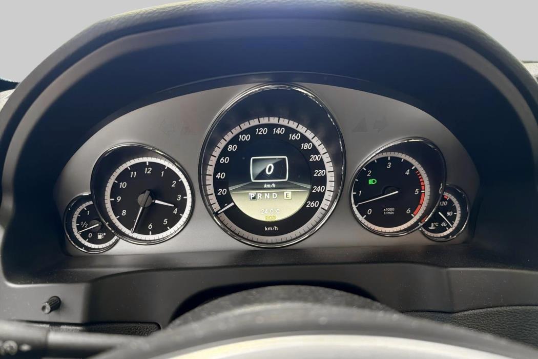 MERCEDES-BENZ E 2012