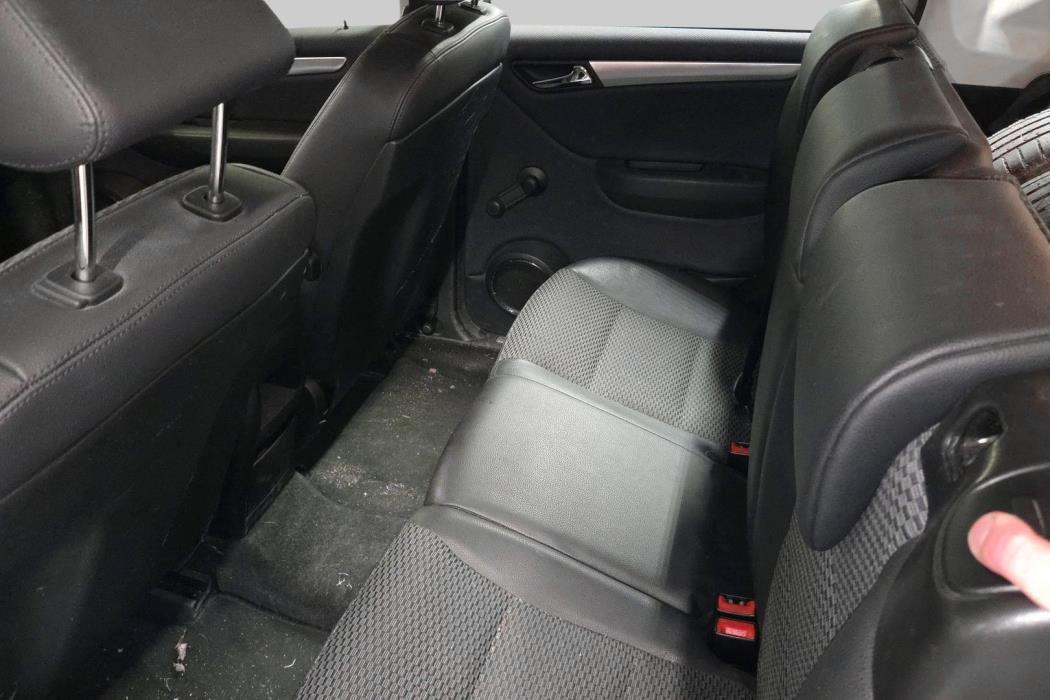 MERCEDES-BENZ A 2011