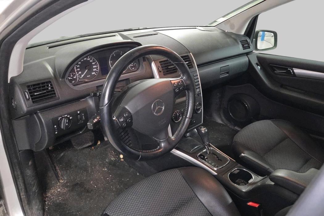 MERCEDES-BENZ A 2011