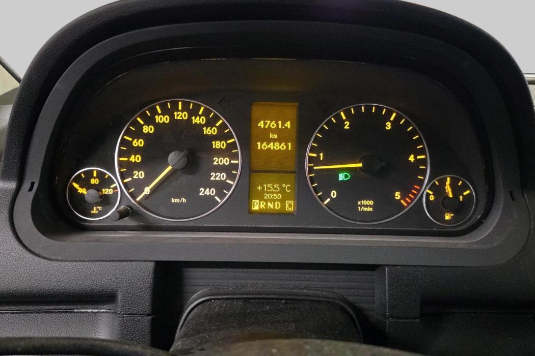 MERCEDES-BENZ A 2011