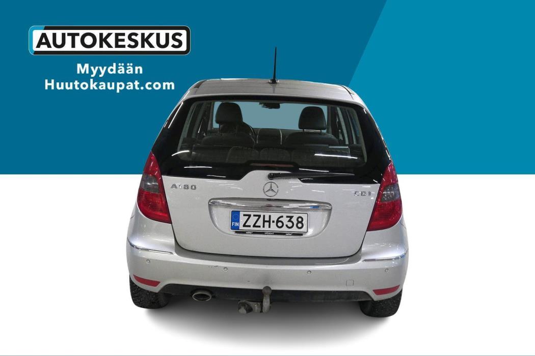 MERCEDES-BENZ A 2011