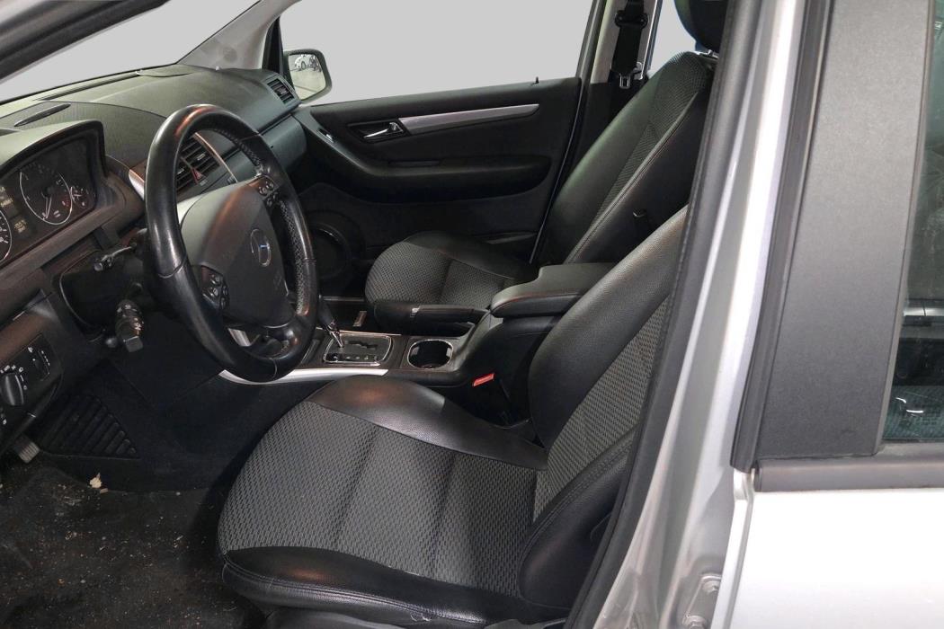 MERCEDES-BENZ A 2011
