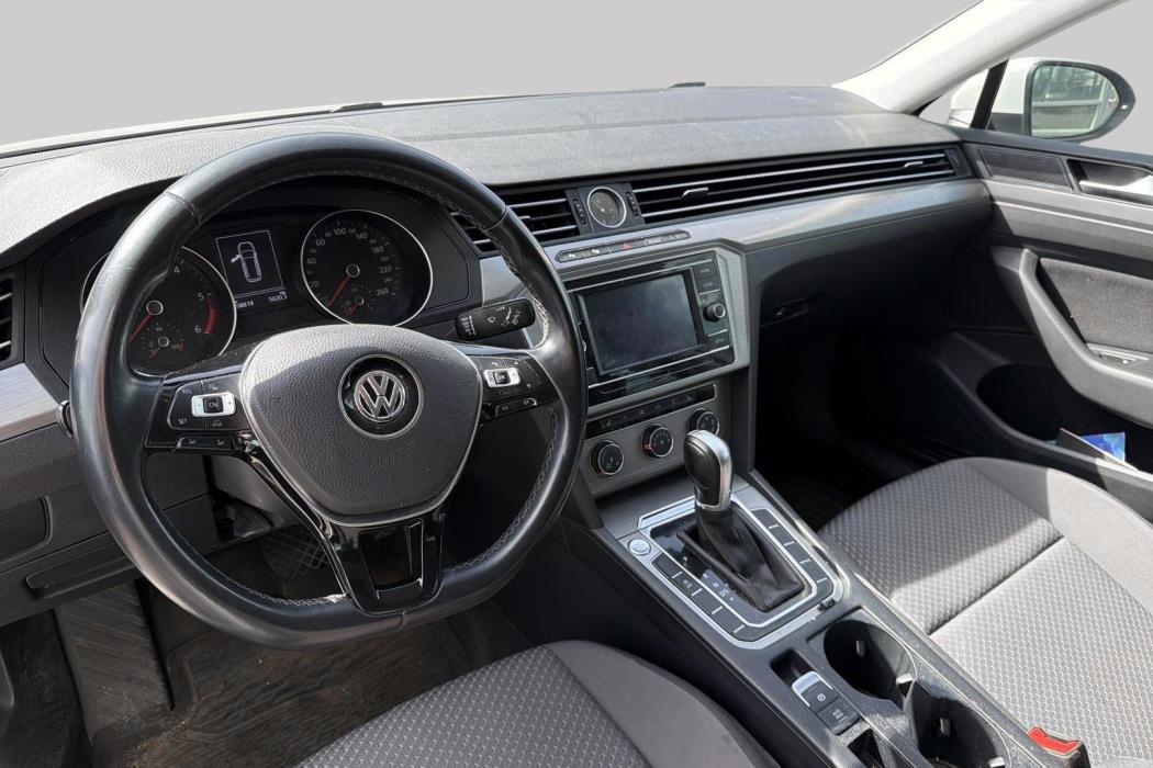 VOLKSWAGEN Passat 2018