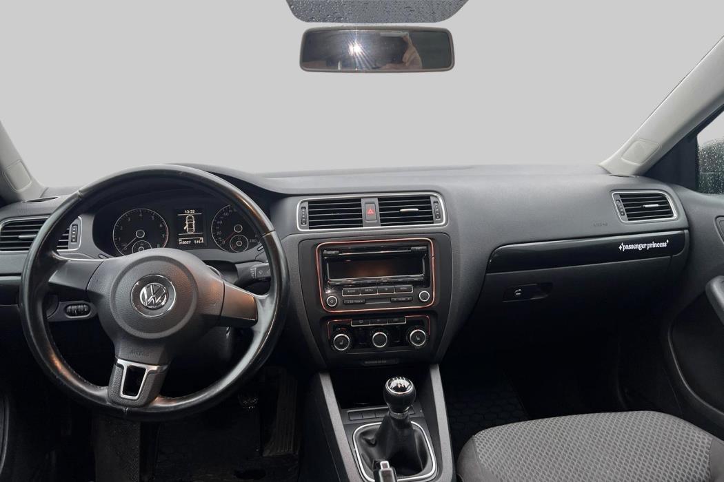 VOLKSWAGEN Jetta 2012