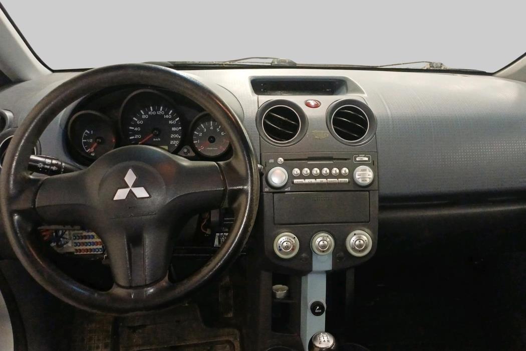 MITSUBISHI Colt 2004