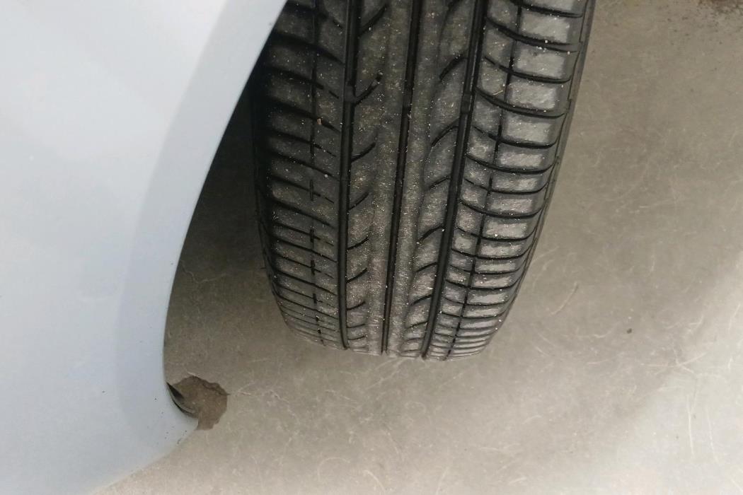 MITSUBISHI Colt 2004