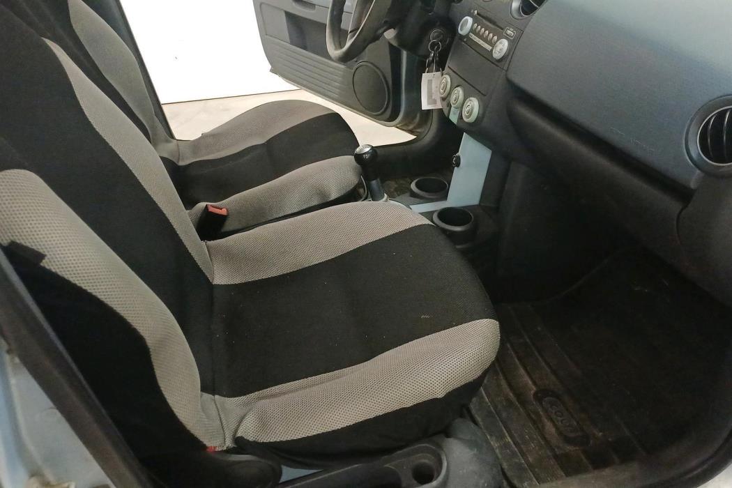 MITSUBISHI Colt 2004