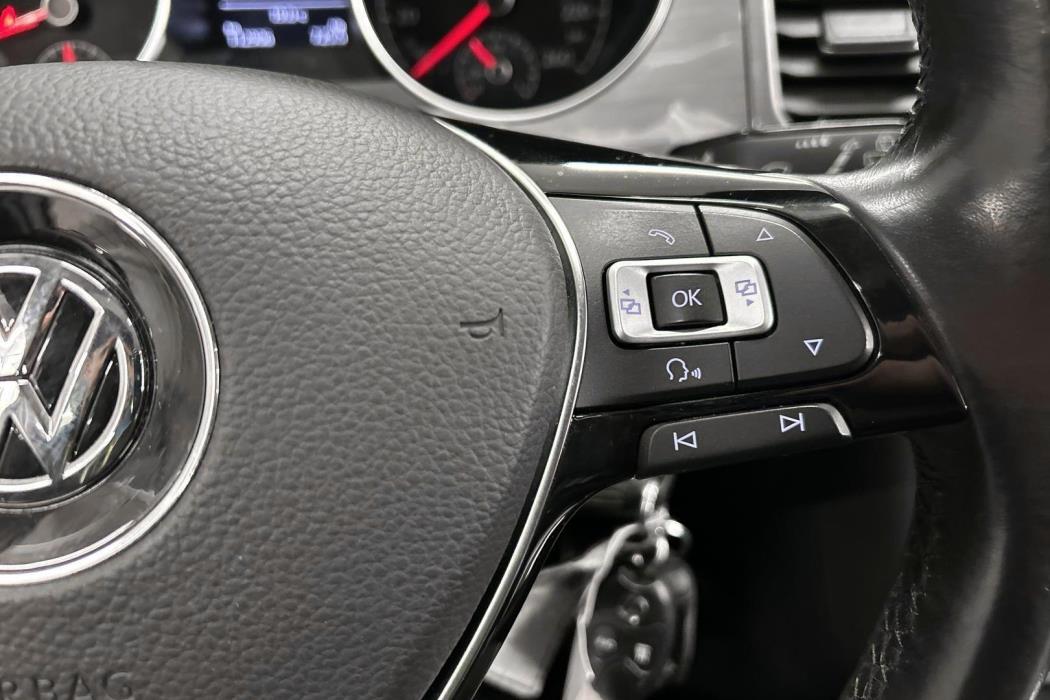 VOLKSWAGEN Golf Sportsvan 2016