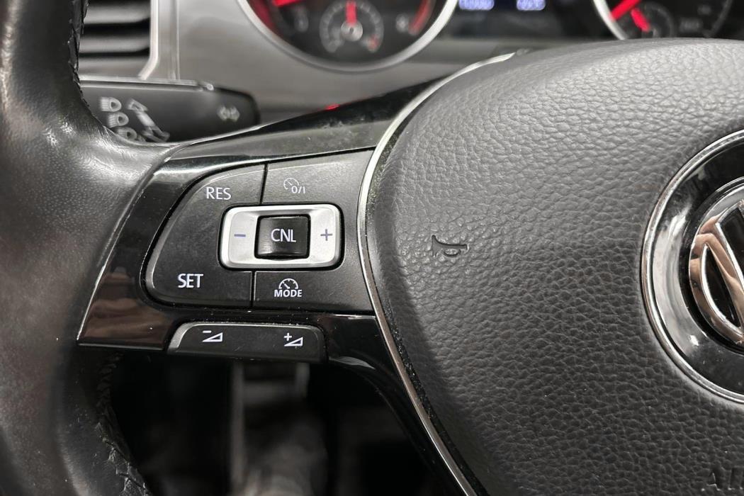 VOLKSWAGEN Golf Sportsvan 2016