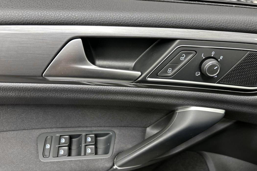 VOLKSWAGEN Golf Sportsvan 2016