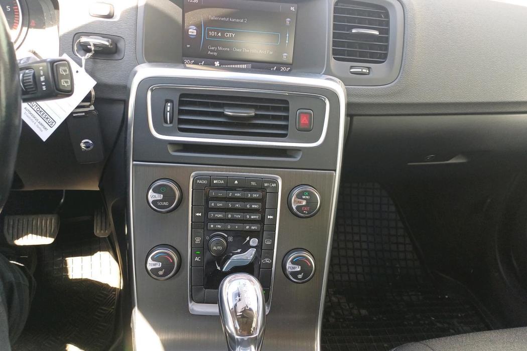 VOLVO V60 2012