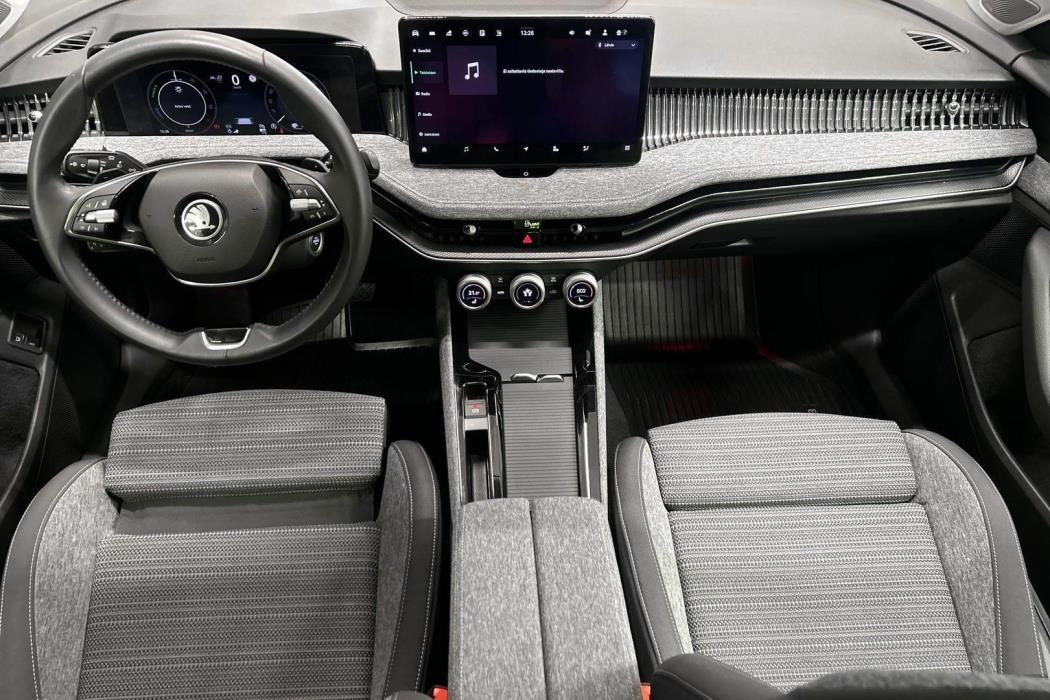 SKODA Superb 2025