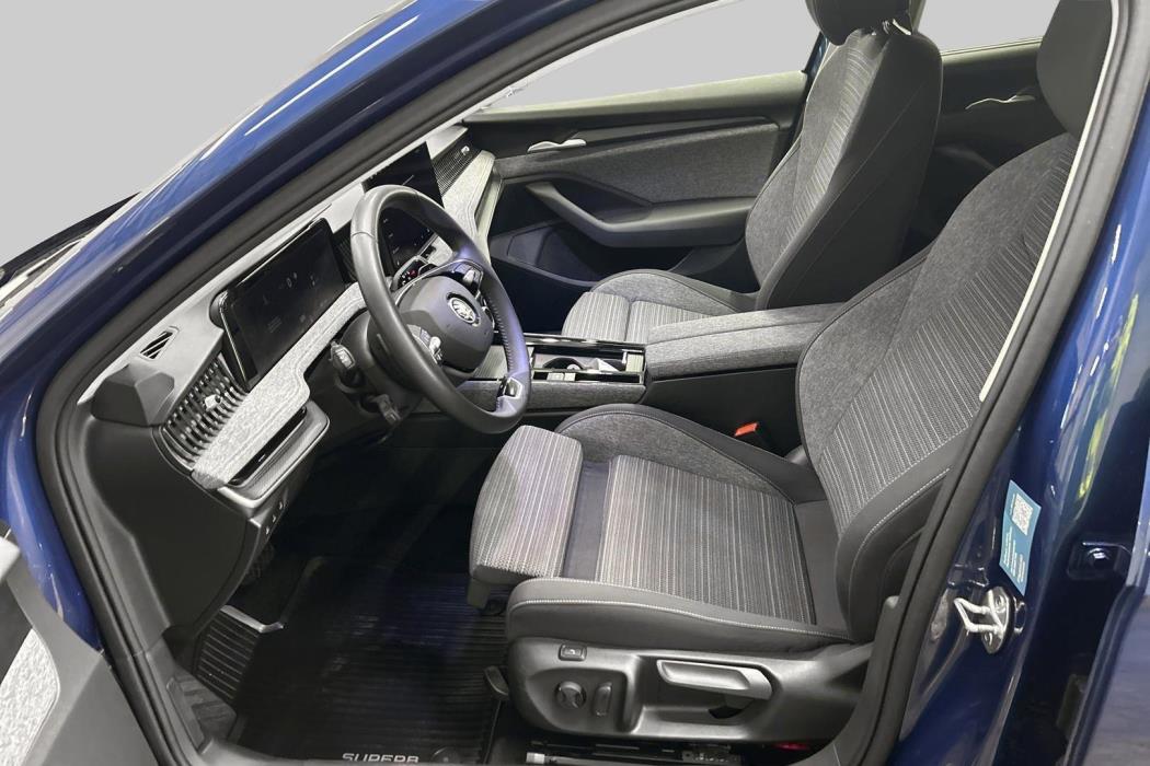 SKODA Superb 2025