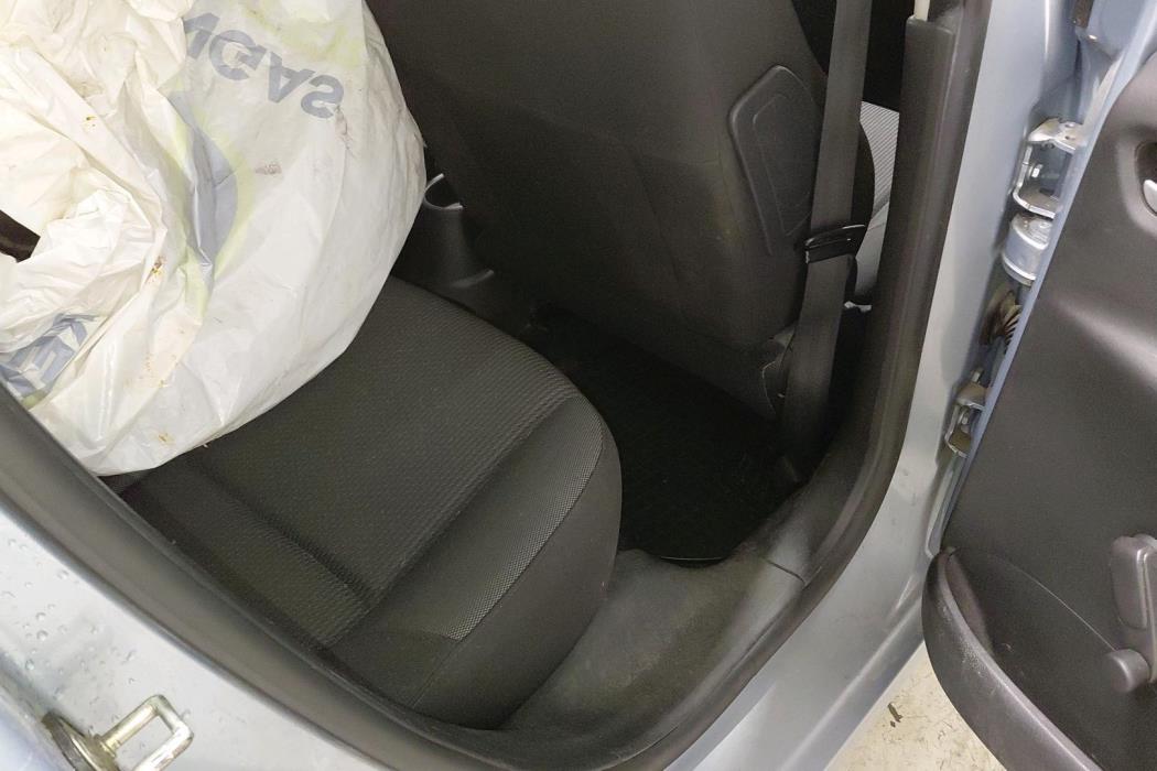 PEUGEOT 207 2011